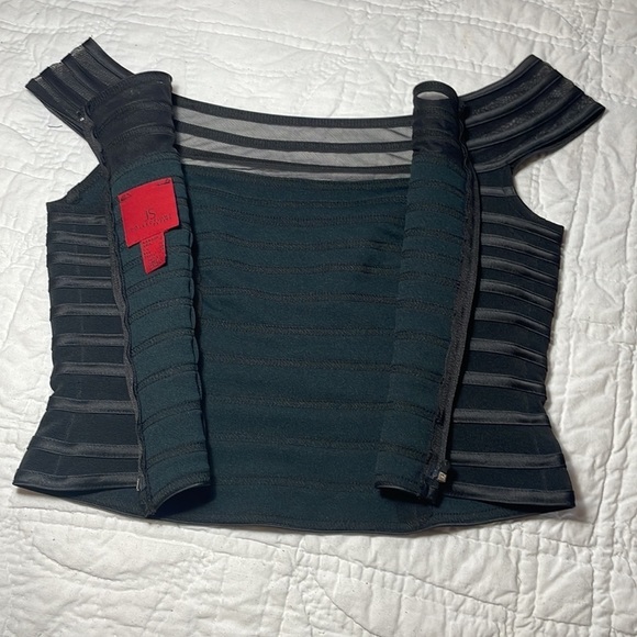 JS Collections Black Off Shoulder Bondage Top Striped Molded Cups Full Zip 8P - Picture 3 of 8